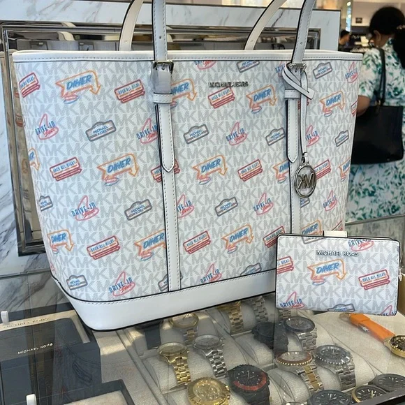 MICHAEL KORS JST Lg Printed Logo Tote Bag & MK JST Md Prntd Logo Bi-Fold Wallet - Picture 2 of 16